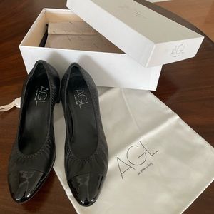 AGL black pumps